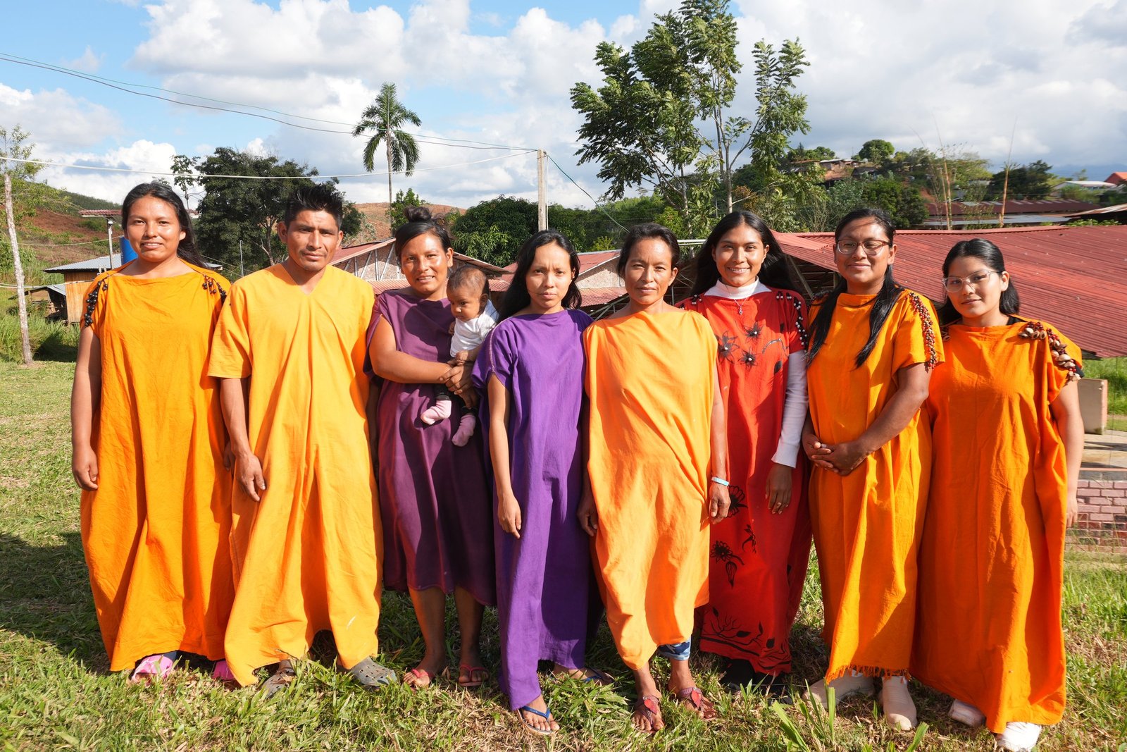 El equipo de ocho nomatsiguenga que sirve en la Base Misionera Antioquía
